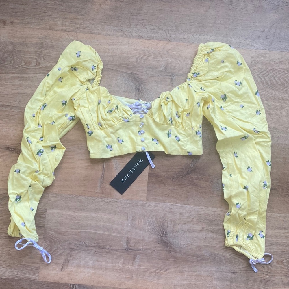 Floral yellow cropped long sleeve 🌸 🌺